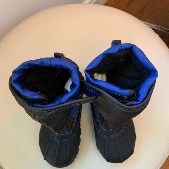 Snow boots size 10, blue & black Velcro - Picture 6 of 6